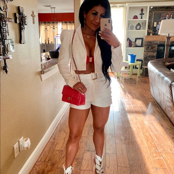 Meet your Posher, Janet - Picture 7 of 9